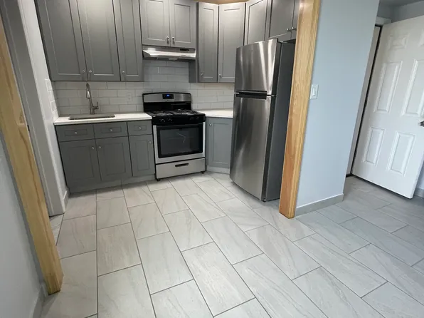 54-31 Nurge Avenue image 6 of 14