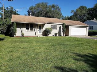 615 Woodlawn Dr, Manitowoc, WI 54220