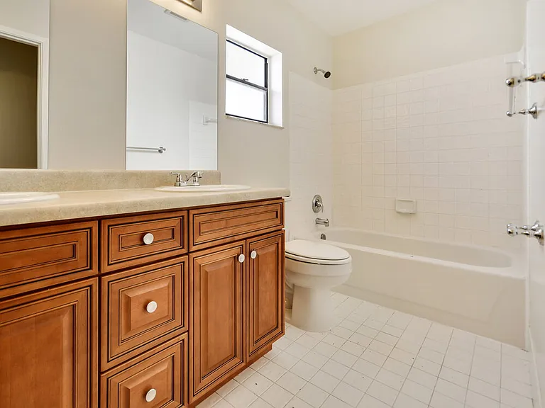 21020 Woodspring Ave — Photo 10