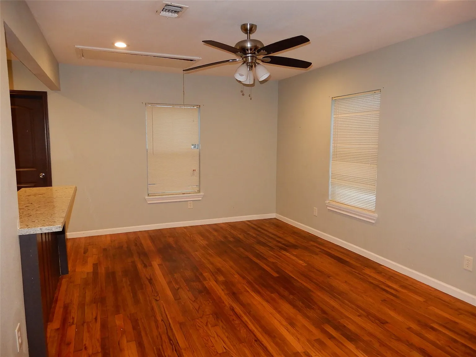 2 bed, 1.0 bath, 688 sqft, $1,200 — Photo 2