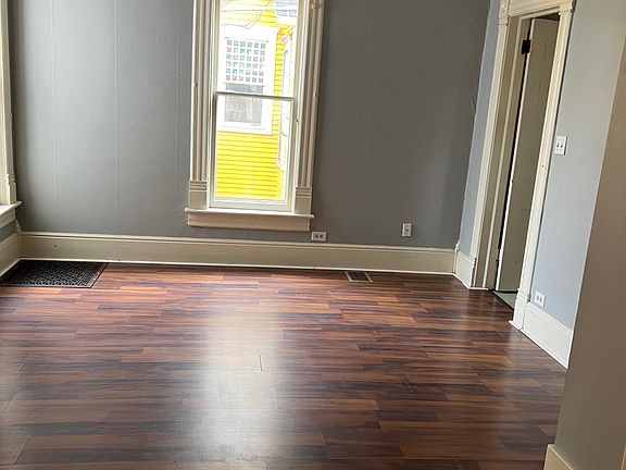 4th image of 116 N 6th St APT 1