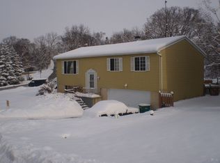 1 Echo Hill Rd, Oakwood Hills, IL 60013