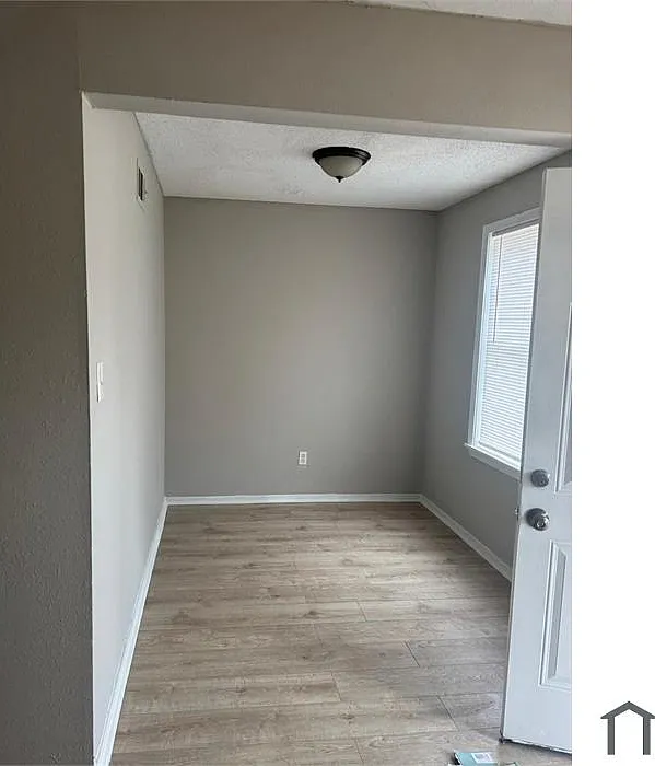 2 bed, $950 — Photo 4