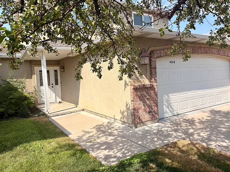 433 E Serenity Oak Ln #B — Photo 2