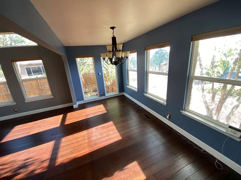 524 Oakwood Pl NE — Photo 6