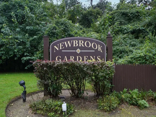 49 Newbrook Lane #49, Bay Shore, NY 11706