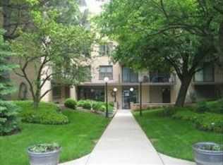 6935 N Milwaukee Ave APT 202, Niles, IL 60714