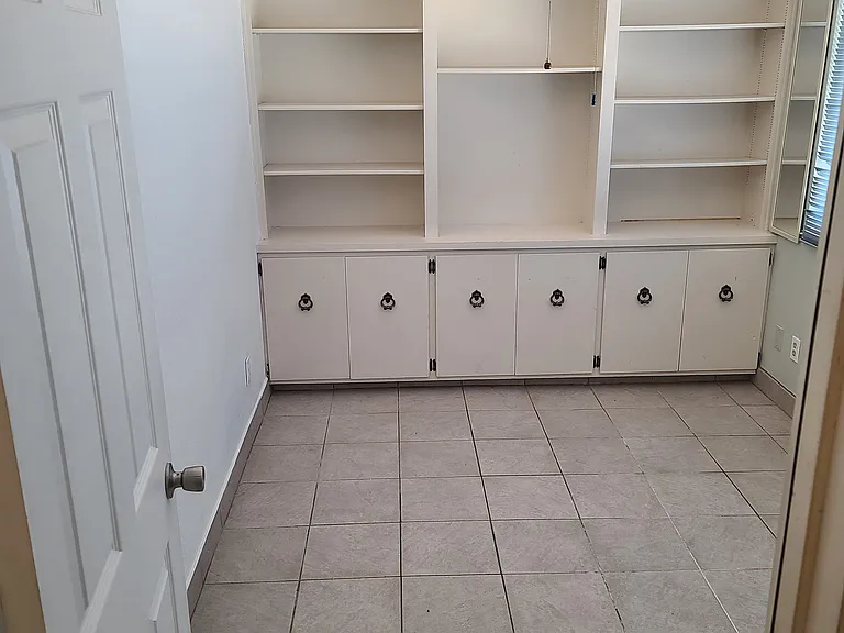 825 Mayfair Dr — Photo 2