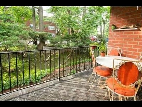 3rd image of 51 Fieldstone Dr