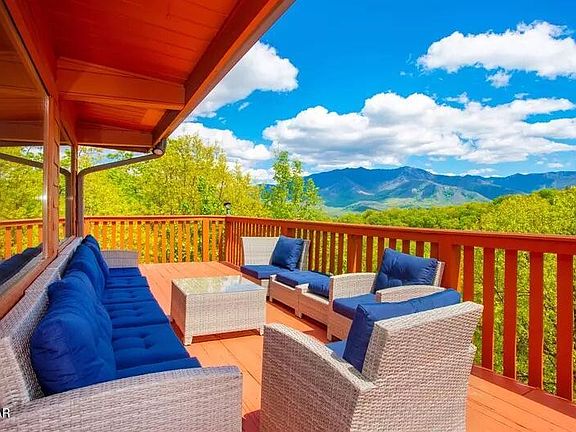4th image of 1109 Ski View Dr