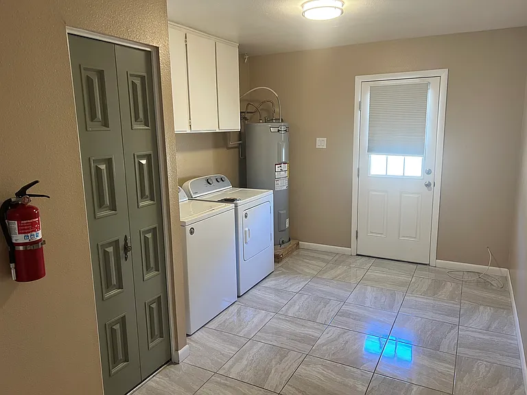 602 E Lodge Dr — Photo 3