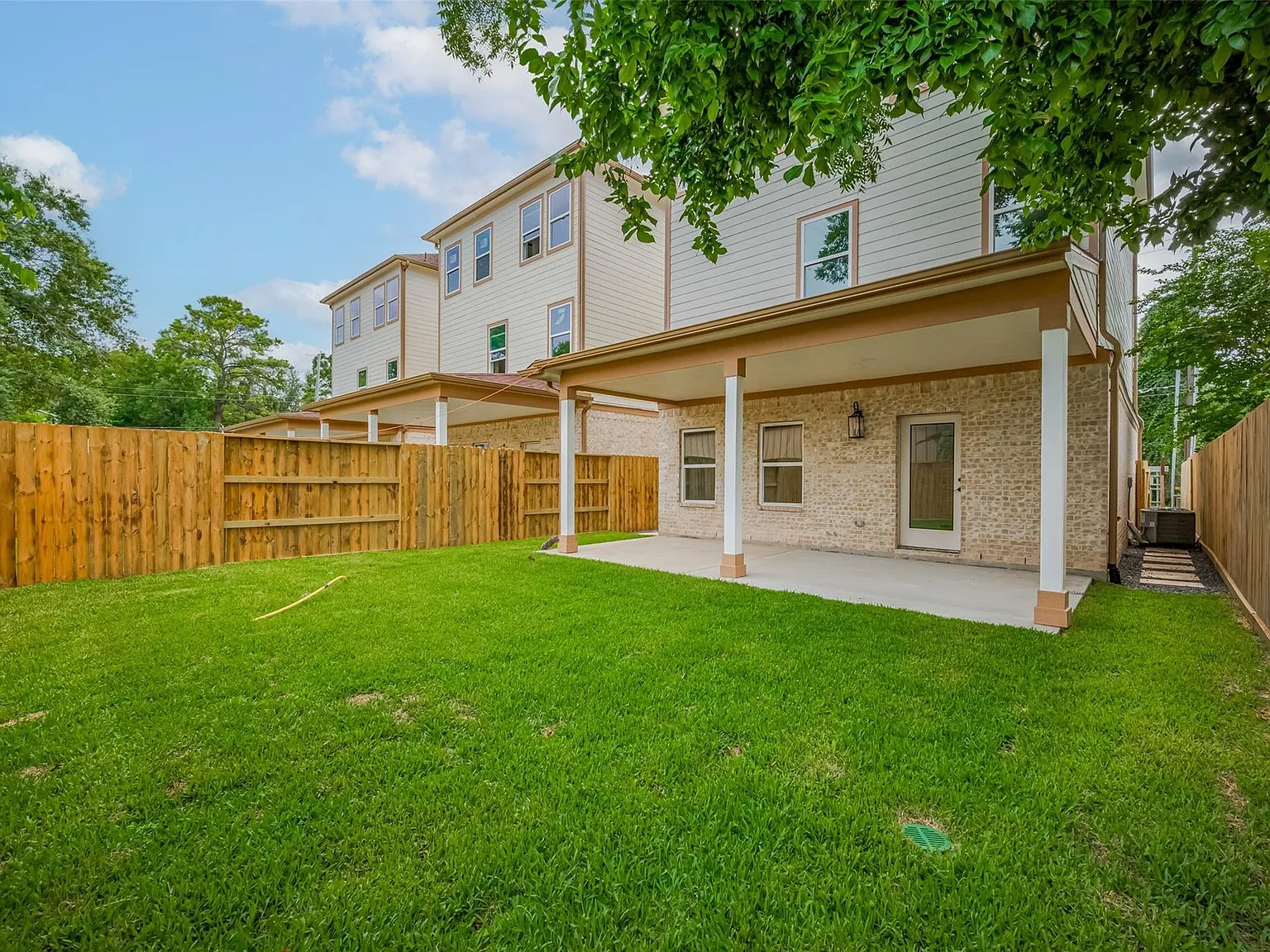 3 bed, 3.5 bath, 1810 sqft, $2,700 — Photo 4