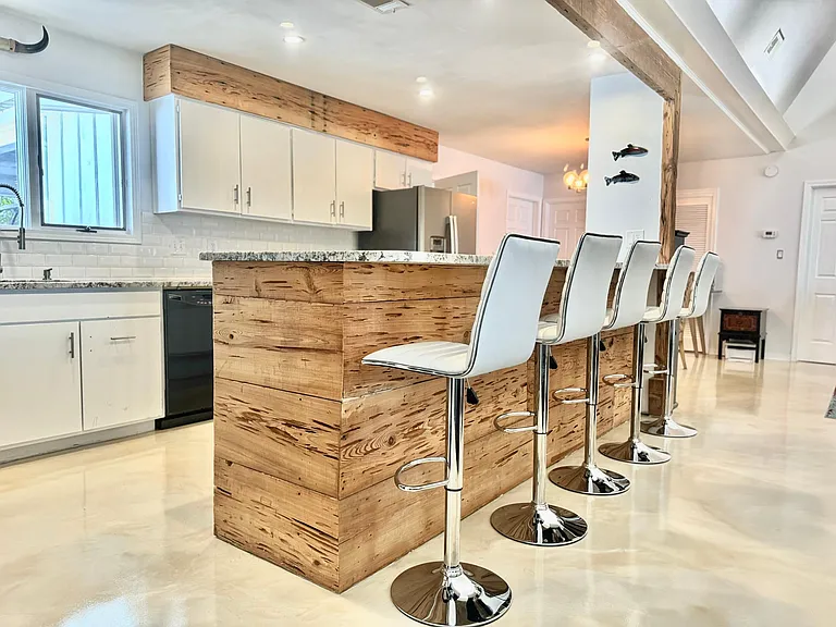 Kitchen bar