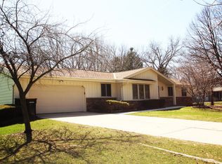 6267 W Silver Brook Ln, Brown Deer, WI 53223