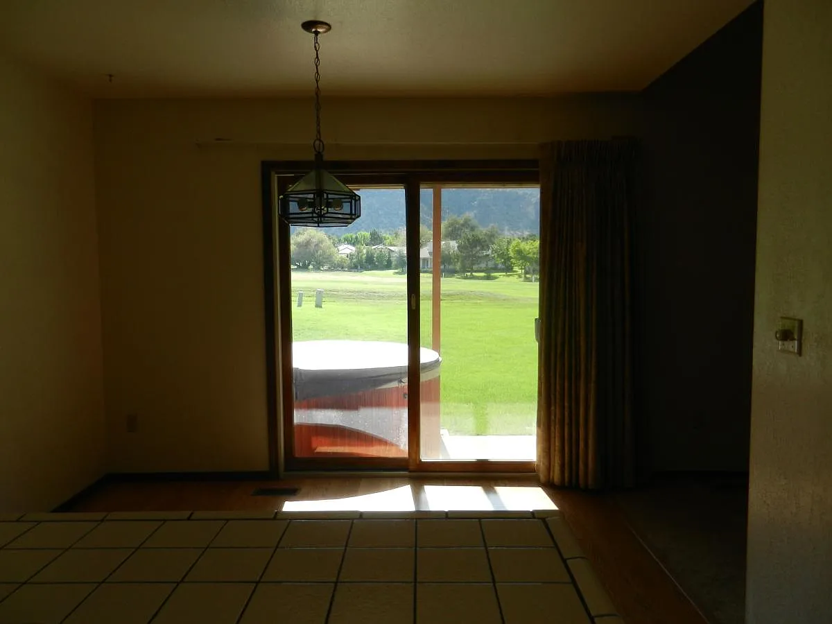 3 bed, 2.5 bath, 1404 sqft, $2,195 — Photo 2