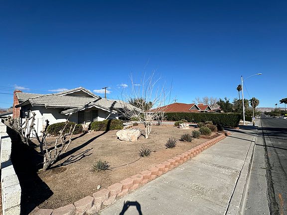 2nd image of 1713 E Oakey Blvd