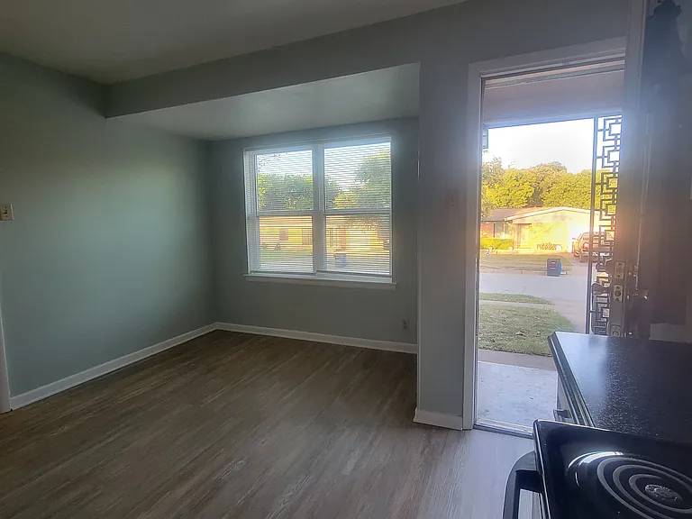 Other view of eating area in kitchen