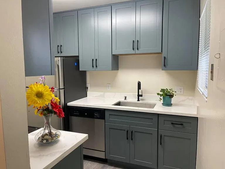 Windsor Garden Apartments — Photo 13