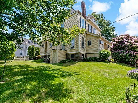 5th image of 216 Prospect St
