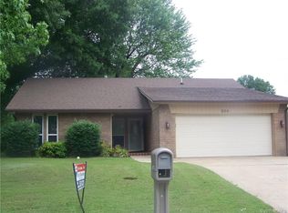 304 Foltz Ln, Muskogee, OK 74403