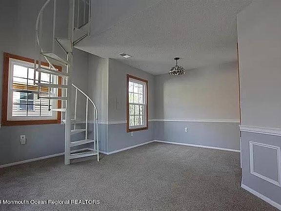 3rd image of 1507 Dahlia Court
