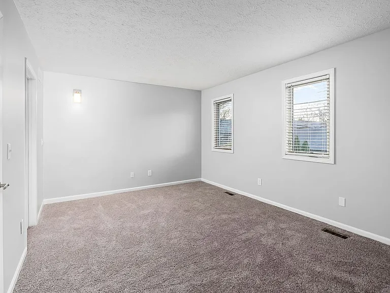 3085-3194 Griggsview Court — Photo 59