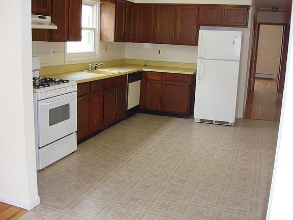 Eat-in kitchen