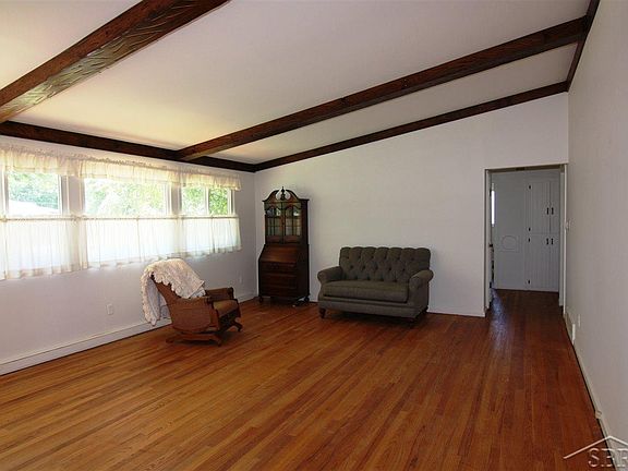 2nd image of 1119 Washburn Pl E