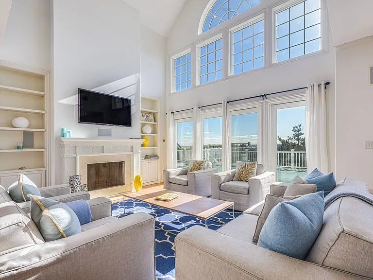 817 Dune Rd — Photo 10