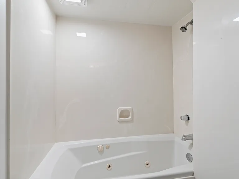 377 N 200 W — Photo 20