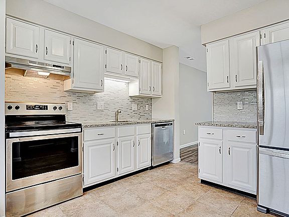 3rd image of 107 Saint Anns Ct