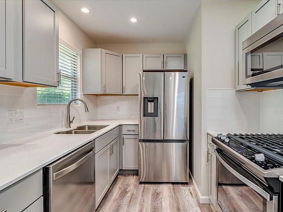4th image of 1800 Forestglade Dr