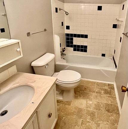 5th image of 7217 N University St #2