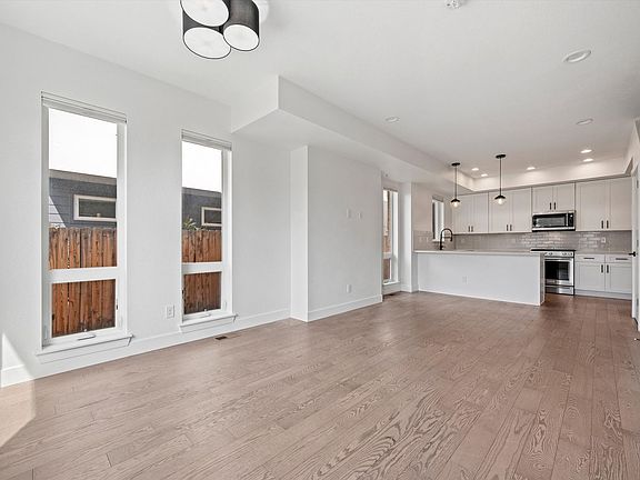5th image of 1370 Yates St #4