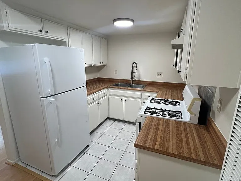 1001 Orange Grove Ave — Photo 1