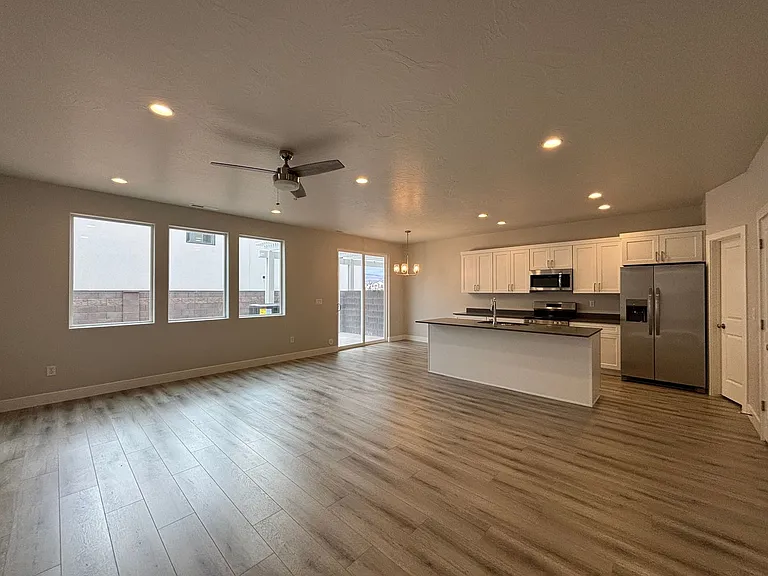 1085 S 4380 W — Photo 33