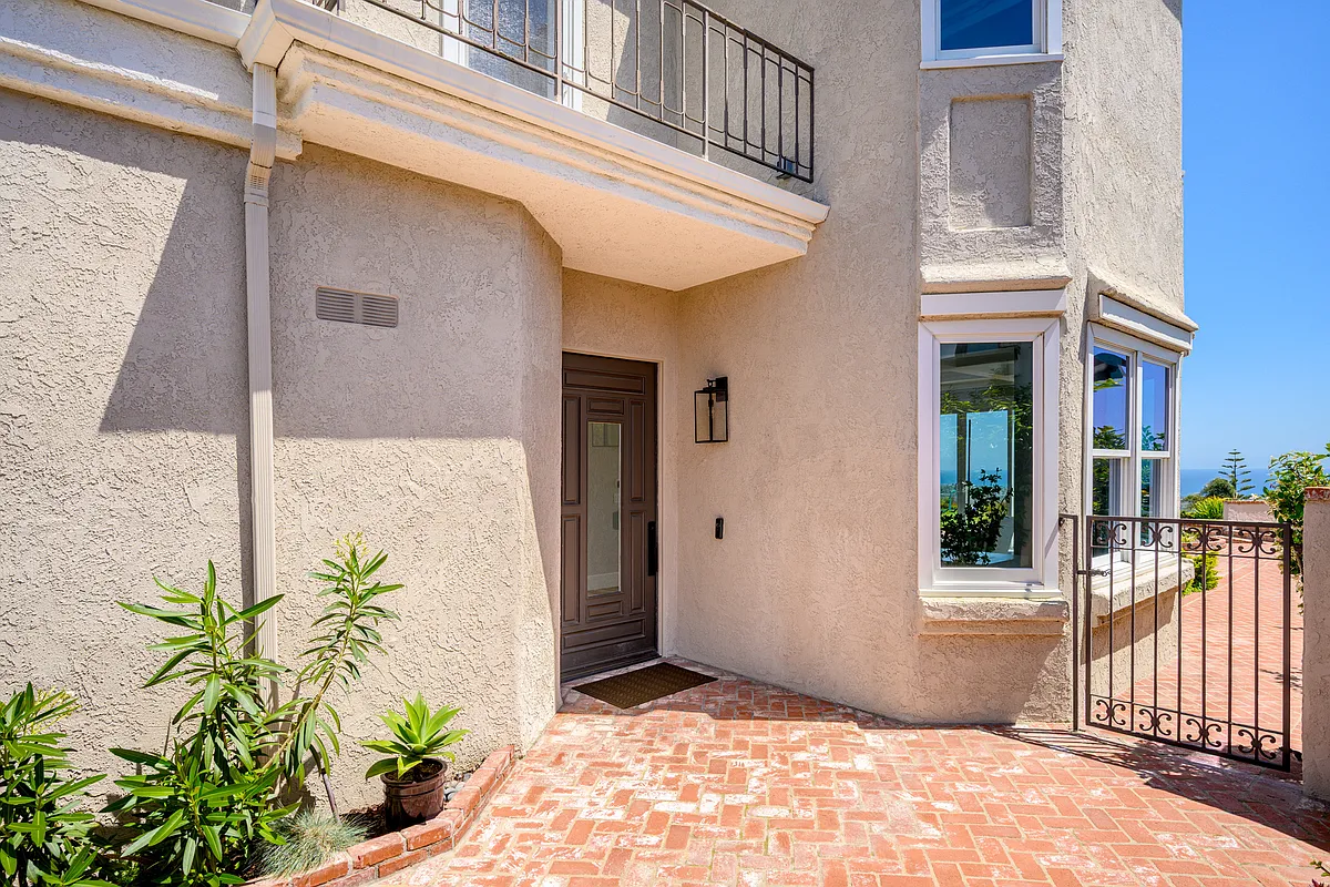 Building Photo - 507 Via Florida