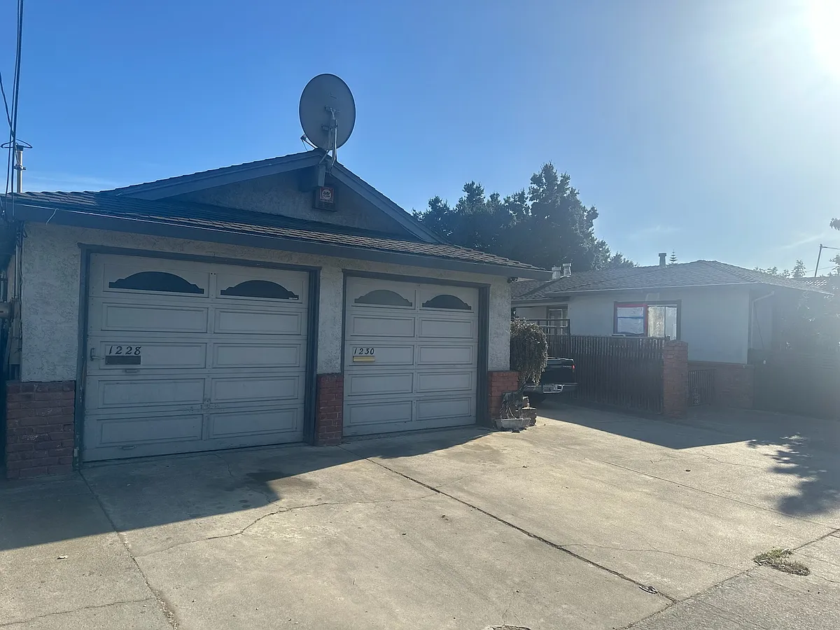 Building Photo - 1230 E San Fernando St
