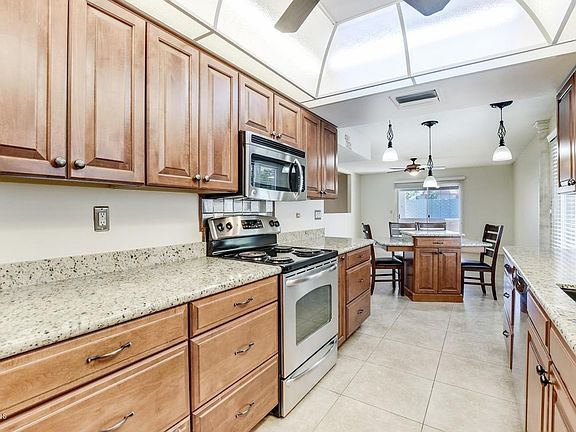 4th image of 18824 N Lakeforest Dr