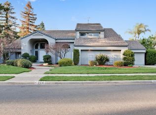 208 E Parkview Ave, Visalia, CA