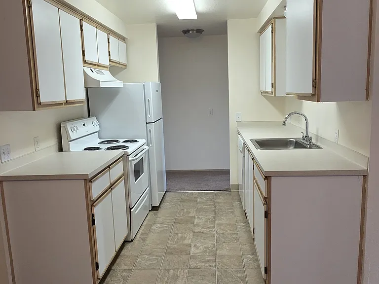 Brittany Crossing Apartments — Photo 20