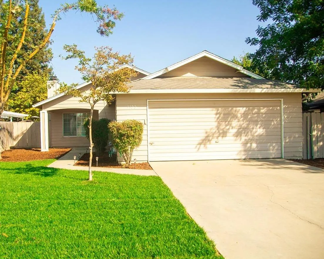 1133 Warkentin St photo 1