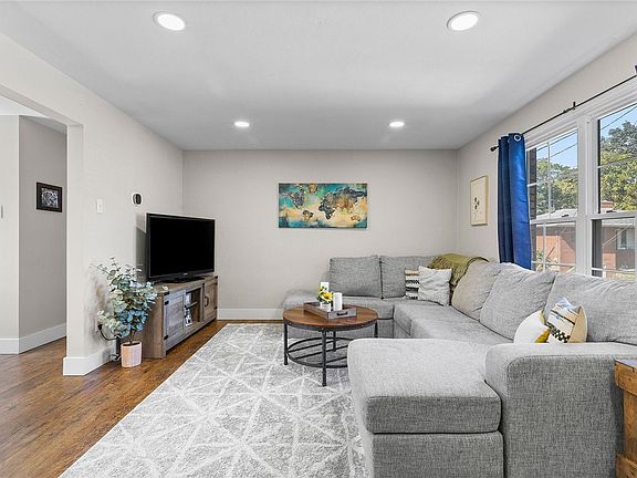 5th image of 364 Pierina Dr