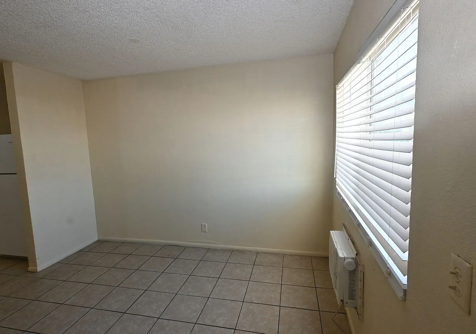 3021 E Carey #6 - 1 bedroom apartment -No pets -upstairs — Photo 4