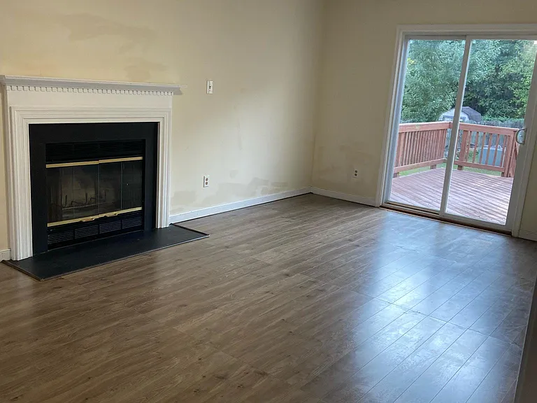 10426 Gibsons Landing Dr — Photo 4