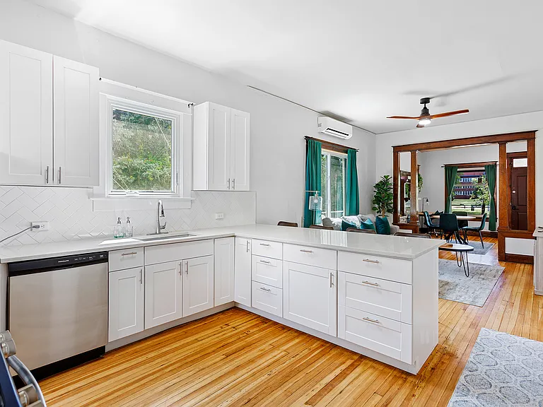 1717 E 29th Ave — Photo 16