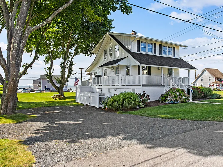 15 Cottage Rd — Photo 2