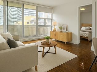 33 Isabella St #1012, Toronto, ON M4Y 2P7