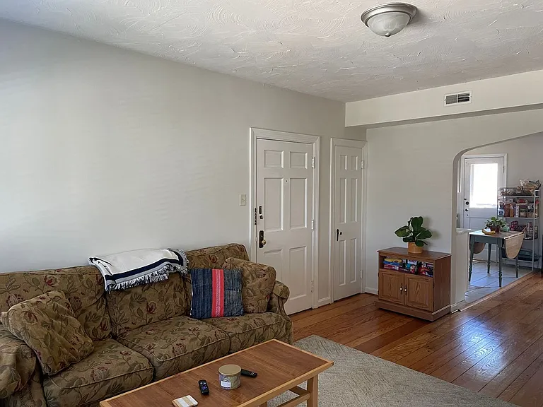 2923 Victoria Avenue — Photo 9