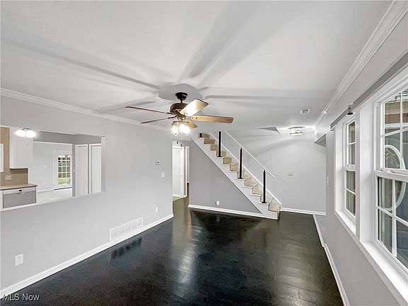 3rd image of 252 Wallace Dr